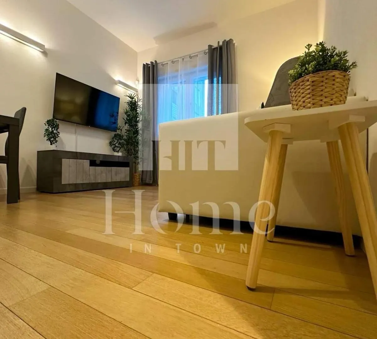 Home In Town - Porta Nuova District Milano 0*,  Italia